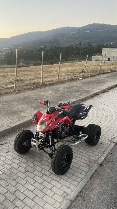 Moto 4 Arctic Cat DVX 400 com marcha atrás matriculada