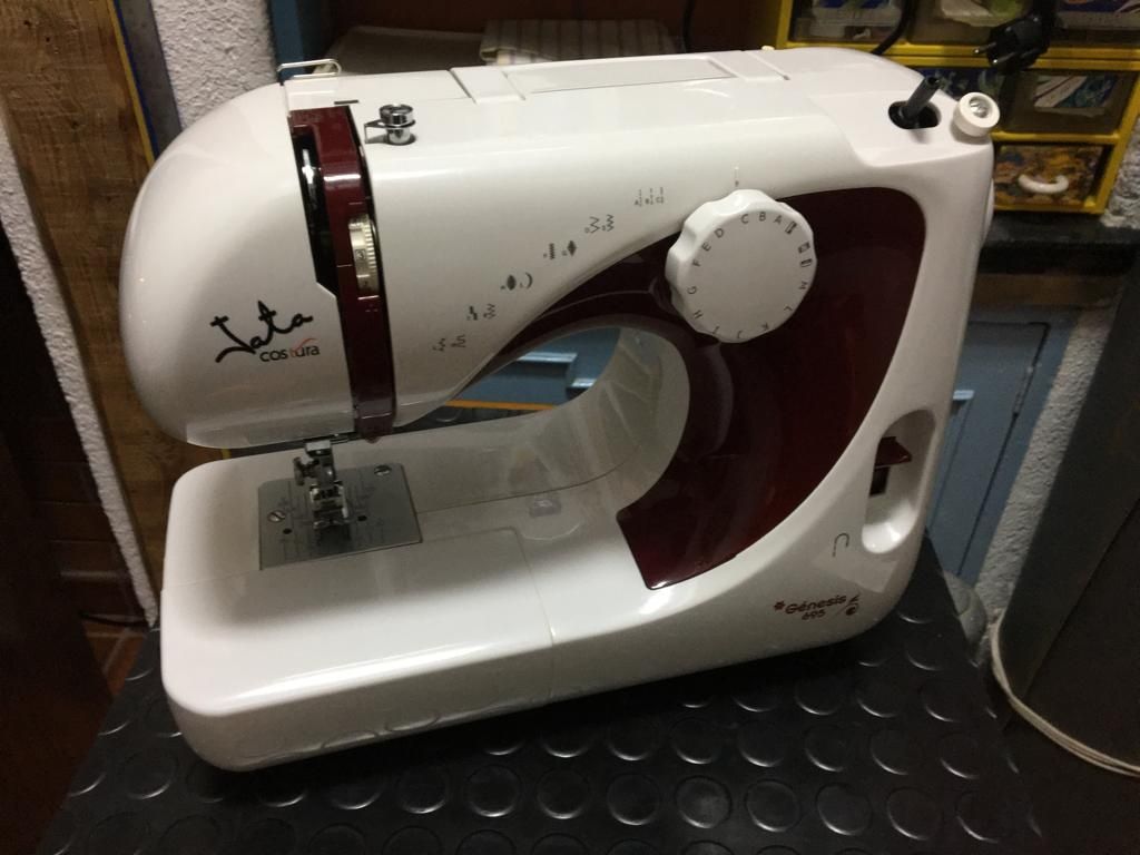 Máquina de costura Génesis 695