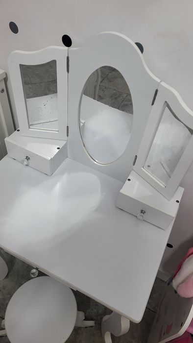 Toaletka dziecięca drewniana + stołek