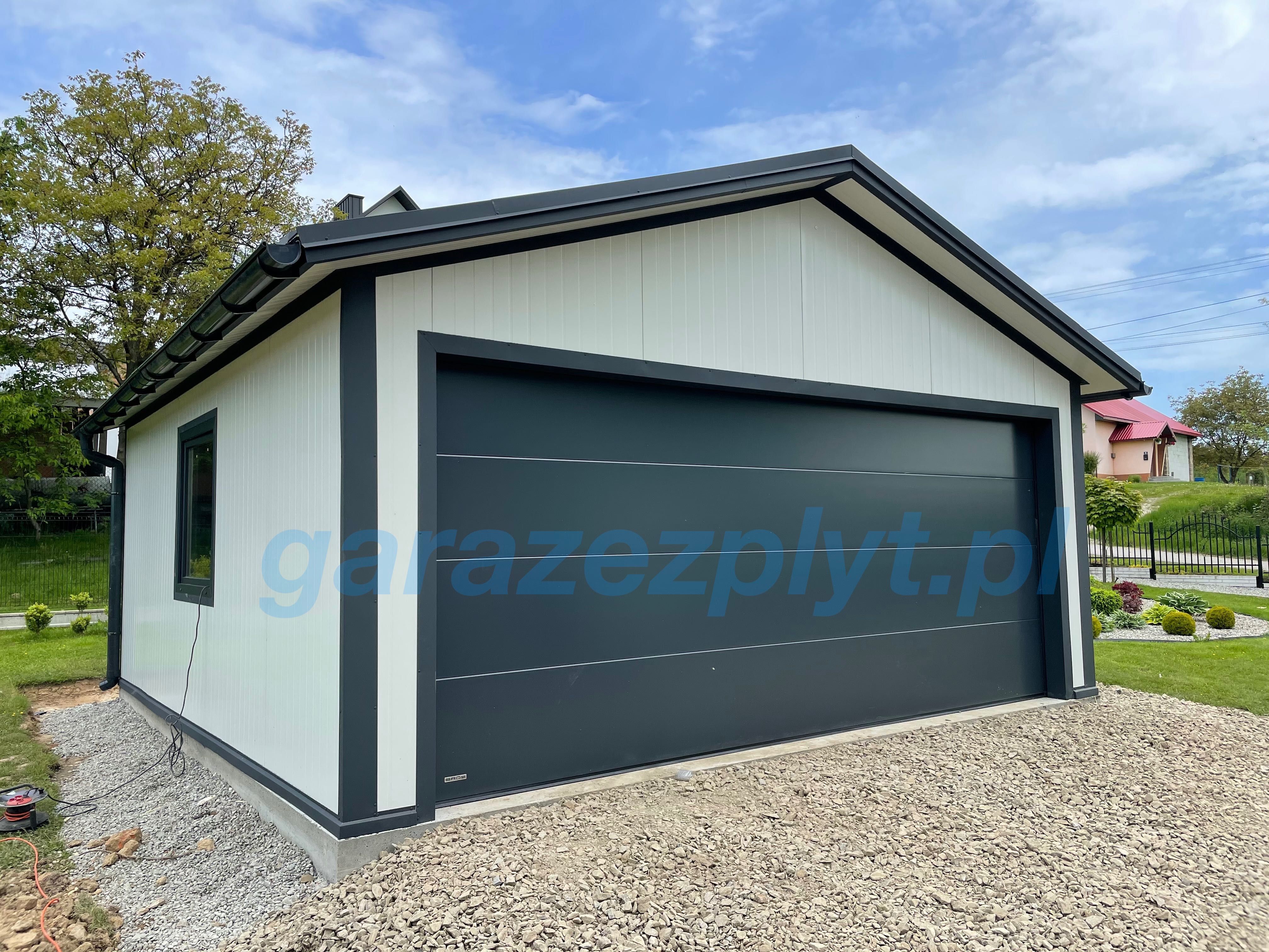 Garaż z płyt warstwowych do 35 m² – Dach dwuspadowy Montaż w cenie!