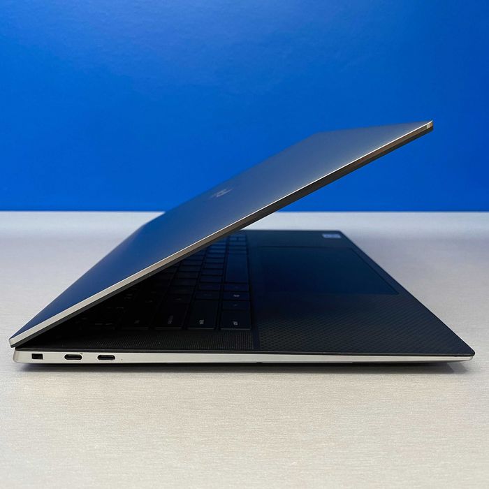 Dell Precision 5550 - 15.6" FHD (i9-10885H/32GB/1TB/Quadro T2000 4GB)