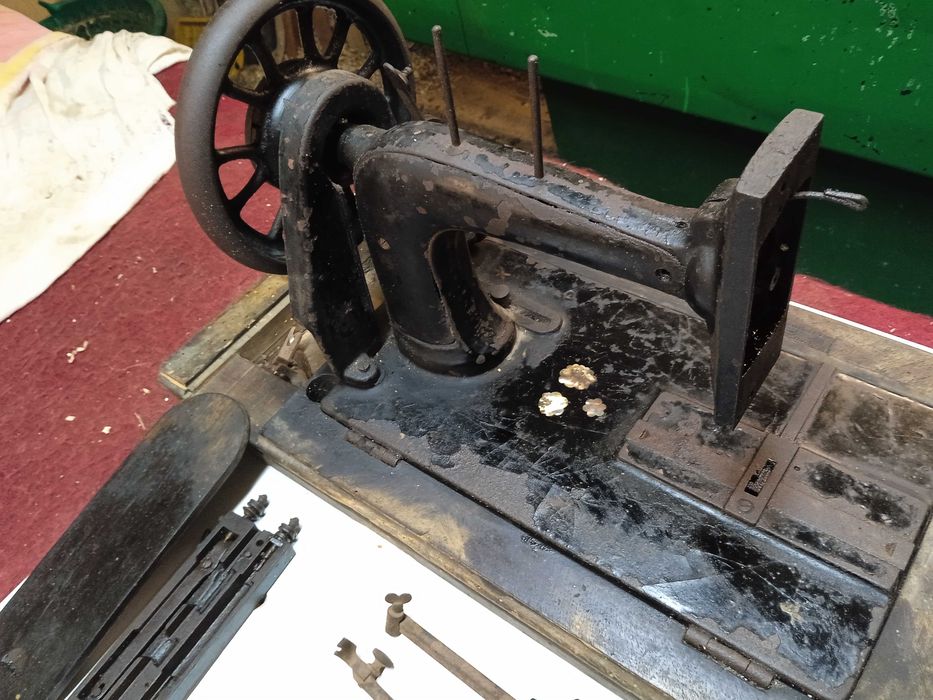 Antyk stara maszyna do szycia