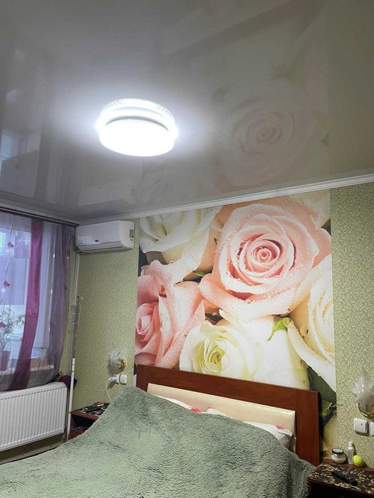 Продам 2-х кімнатну повнометражну квартиру в Новомиколаївці