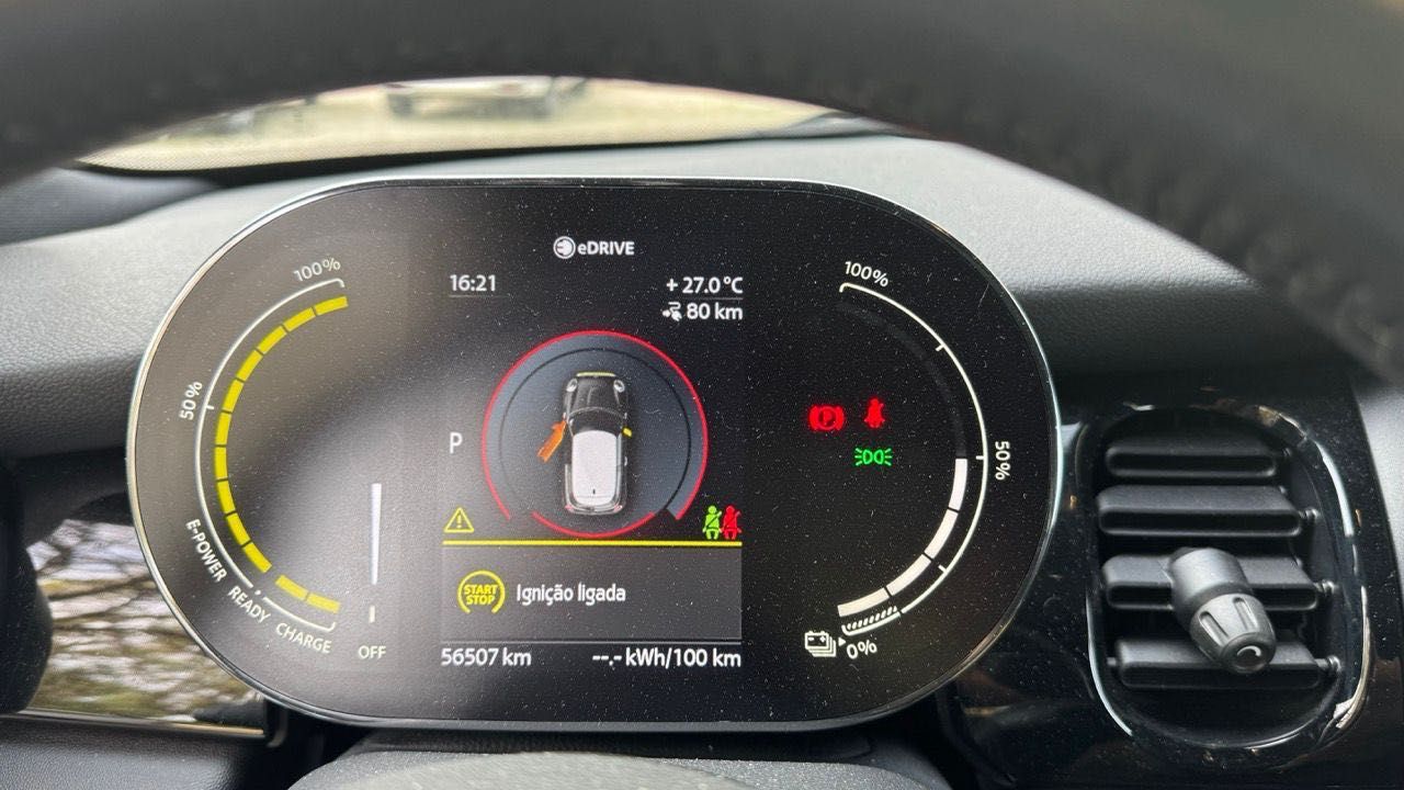 Mini Cooper SE (100% elétrico) em muito bom estado