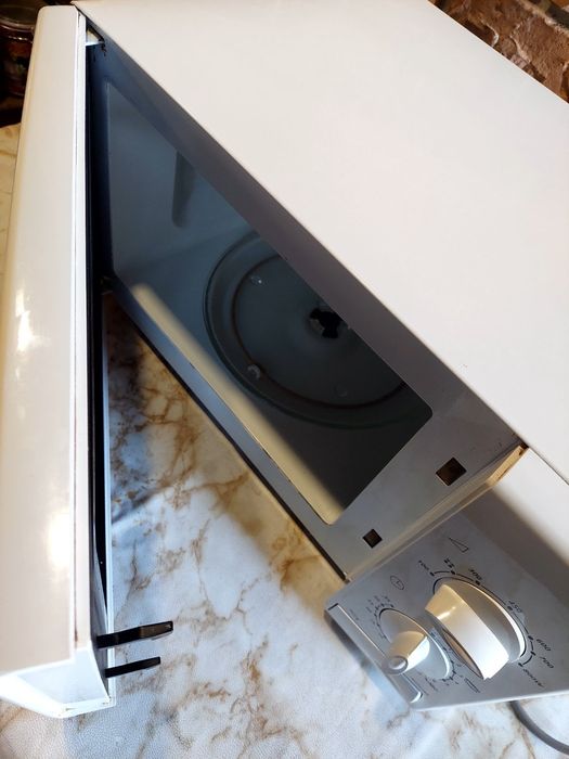 Мікрохвильова піч Samsung M1712NR. Мікроволновка