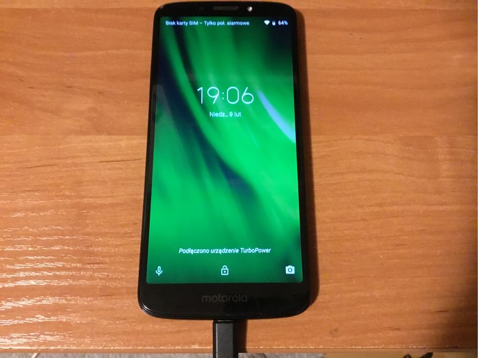 Motorola Moto G6 Play, ładowarka i etui