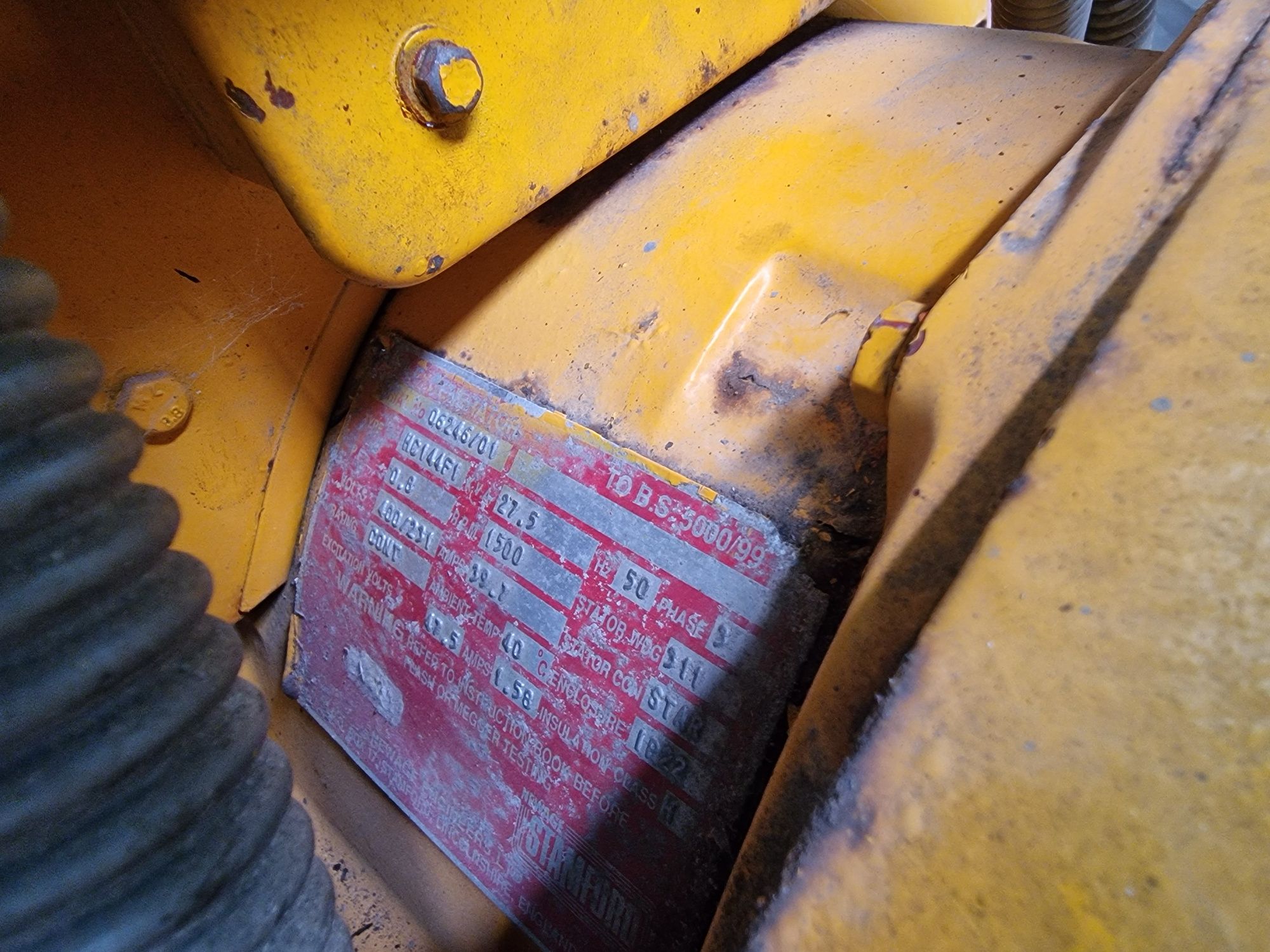 Gerador trifásico 28KVA