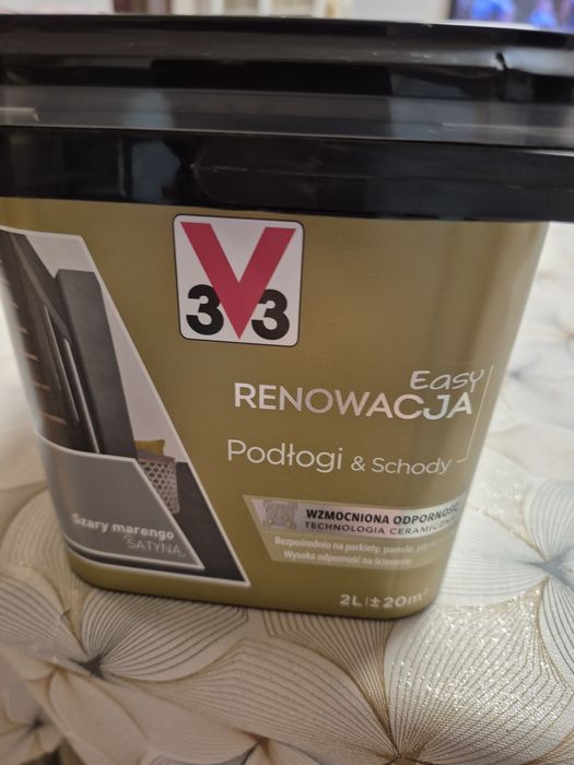 Farba,  renowacja podłogi