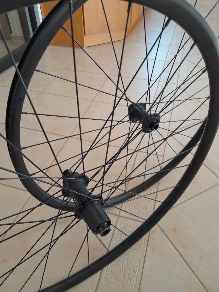 koła rowerowe 28-29 cal 700C gravel fitness Specialized czarne