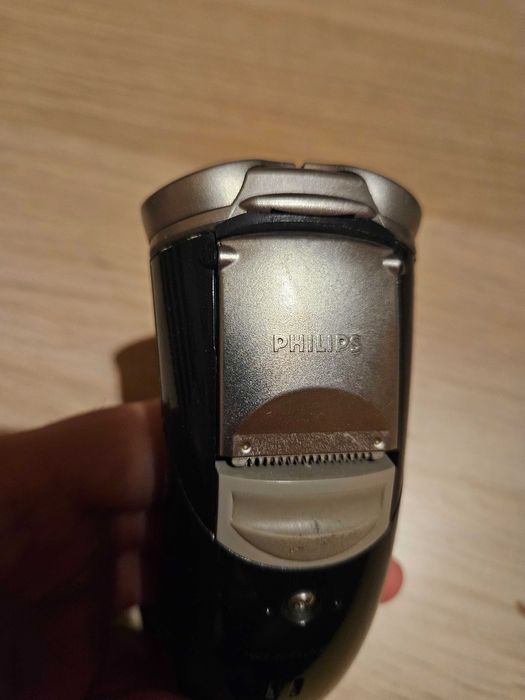 Sprzedam używaną maszynkę do golenia Philips Philishave 8893.