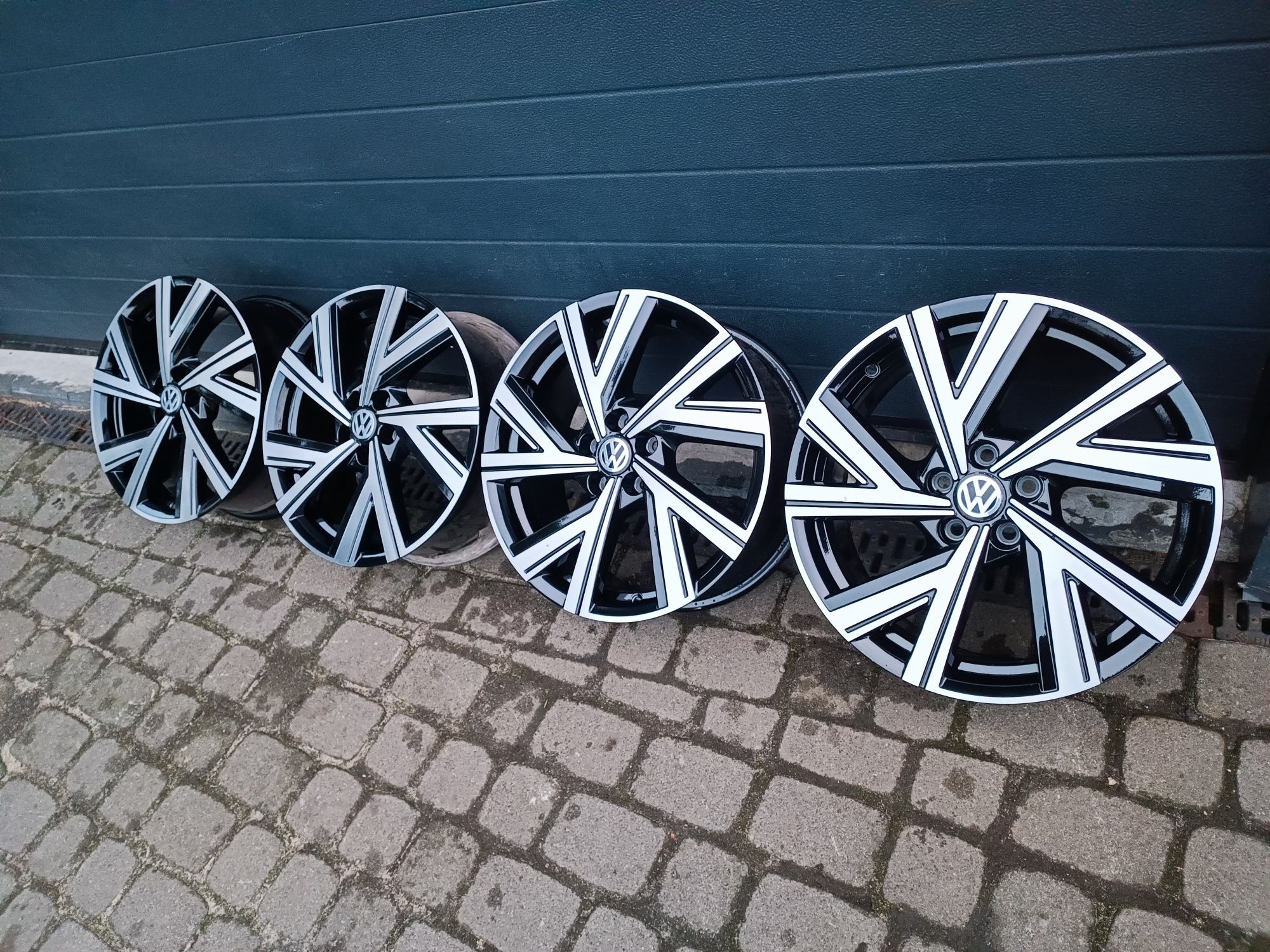 Felgi aluminiowe 5x100 VW R17 oryginał