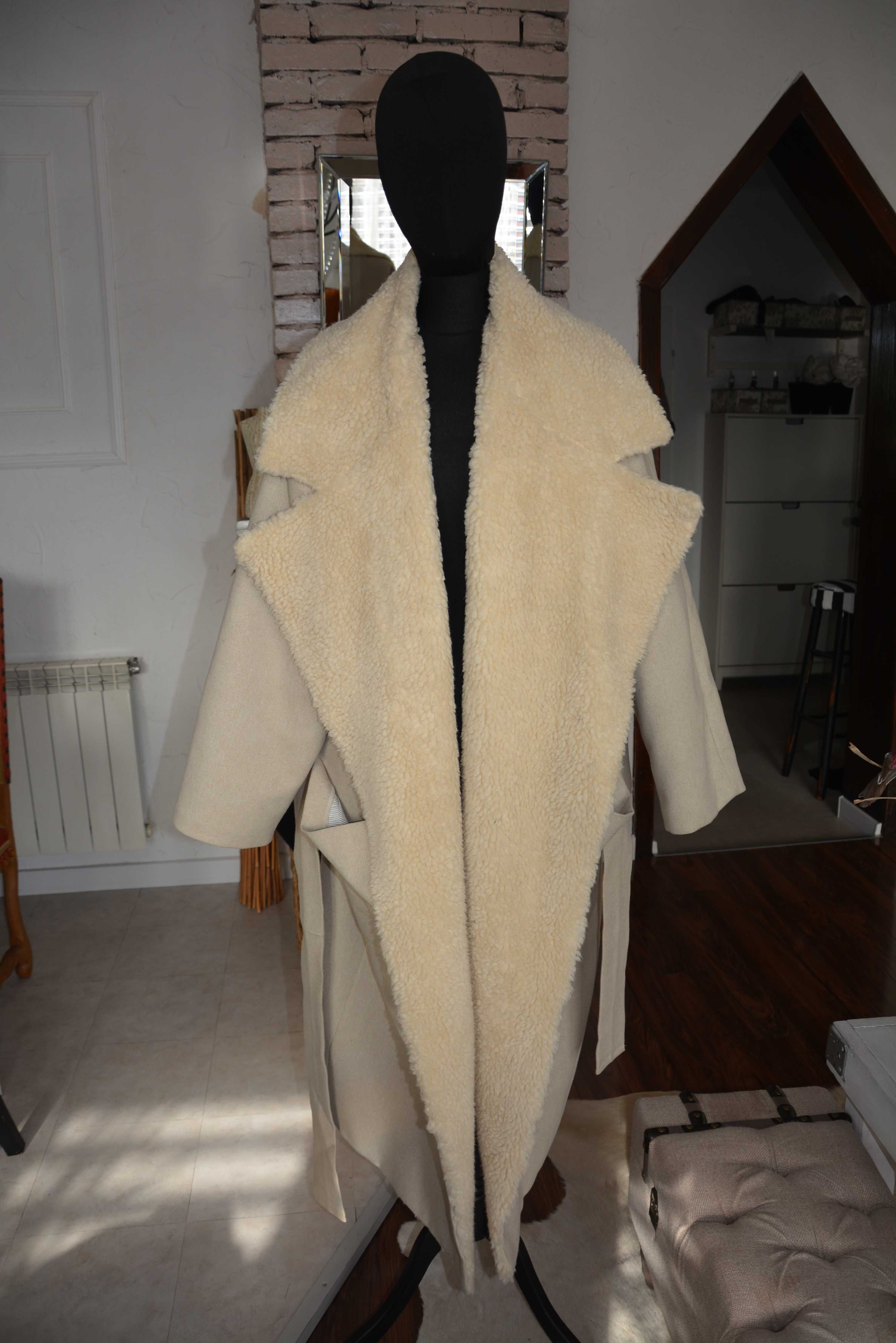 44-54 beżowy długi płaszcz baranek oversize kremowy futerko