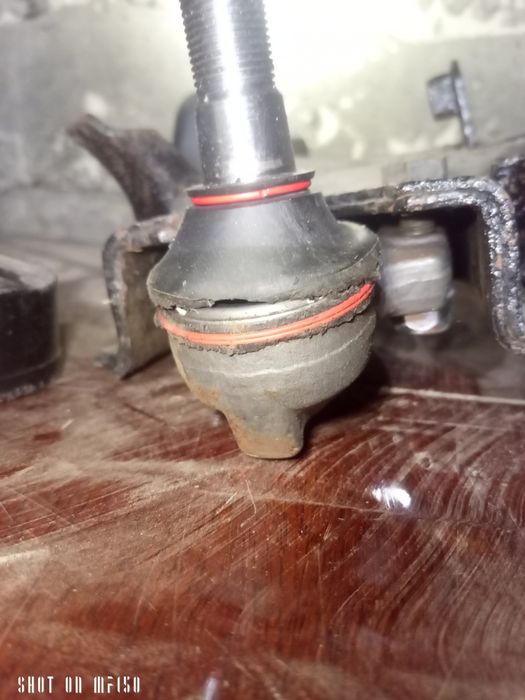 Важіль підвіски. Шарова. Ніссан Терано. Nissan Terrano II.