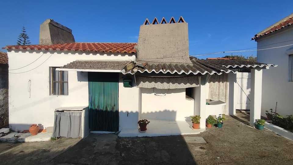 Moradia Remodelada na Glória do Ribatejo com Anexos