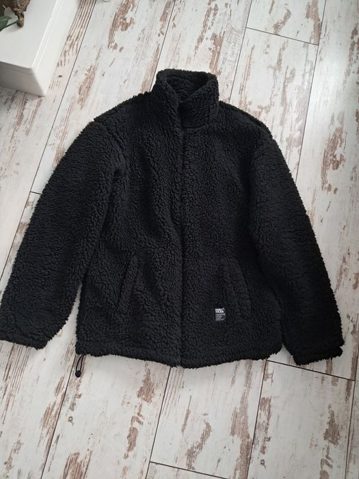 Czarne futro sinsay męskie