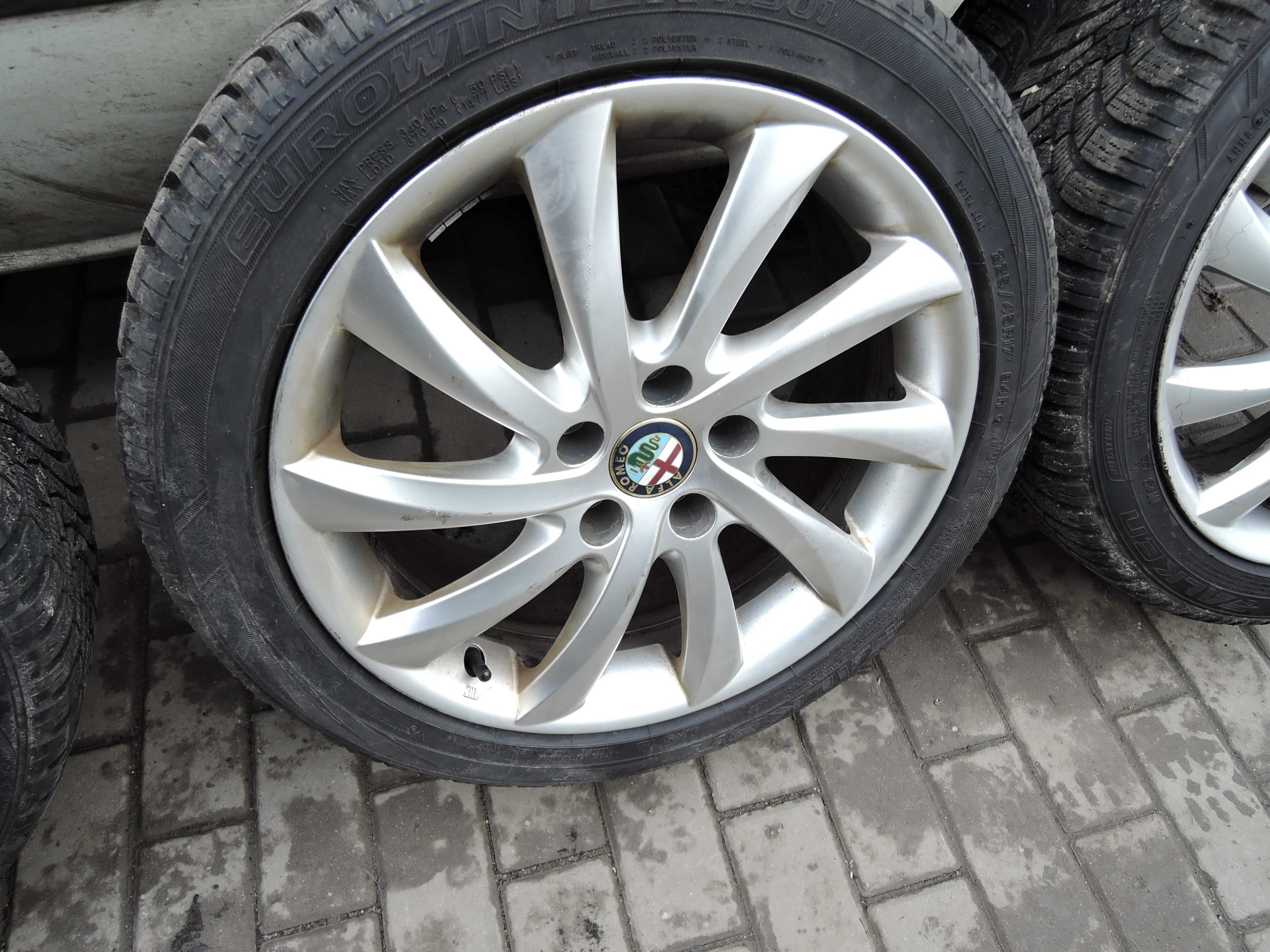 Felgi alu  17 5x110 et 41 Alfa Romeo Giulietta  opony Falken komplet