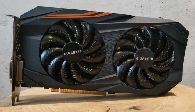 Gigabyte Radeon RX 570 AORUS 4GB GDDR5 & AMD Ryzen 5 3500X