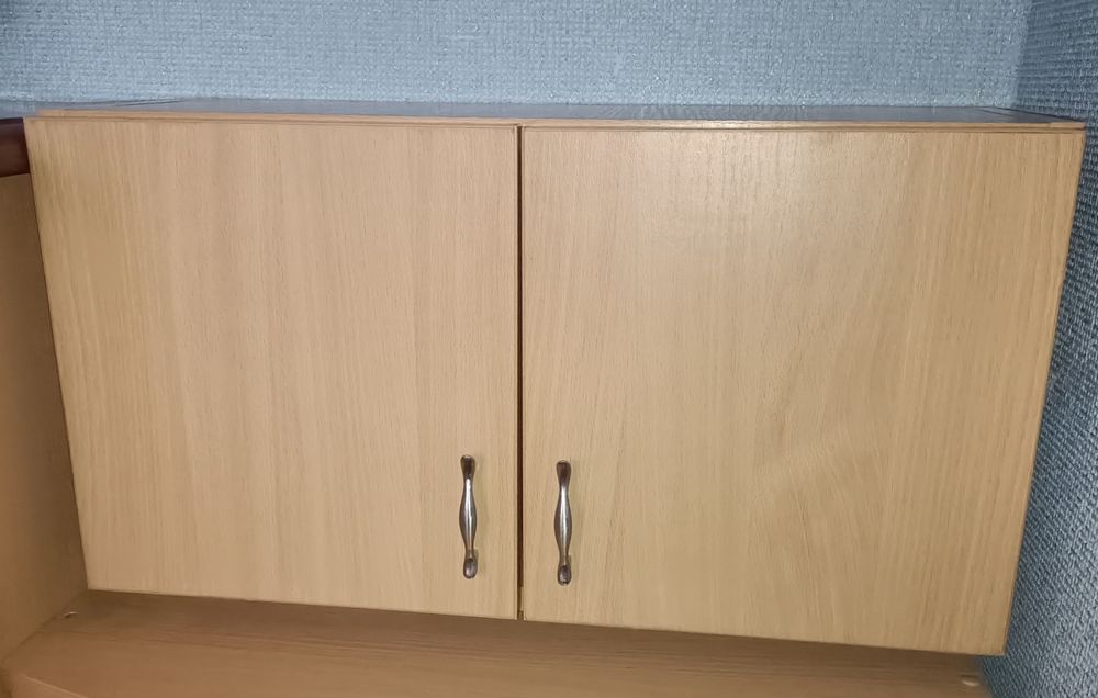 Навесной шкаф подходит для туалетной комнаты в панельных домах