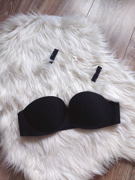 Czarny bezszwowy biustonosz