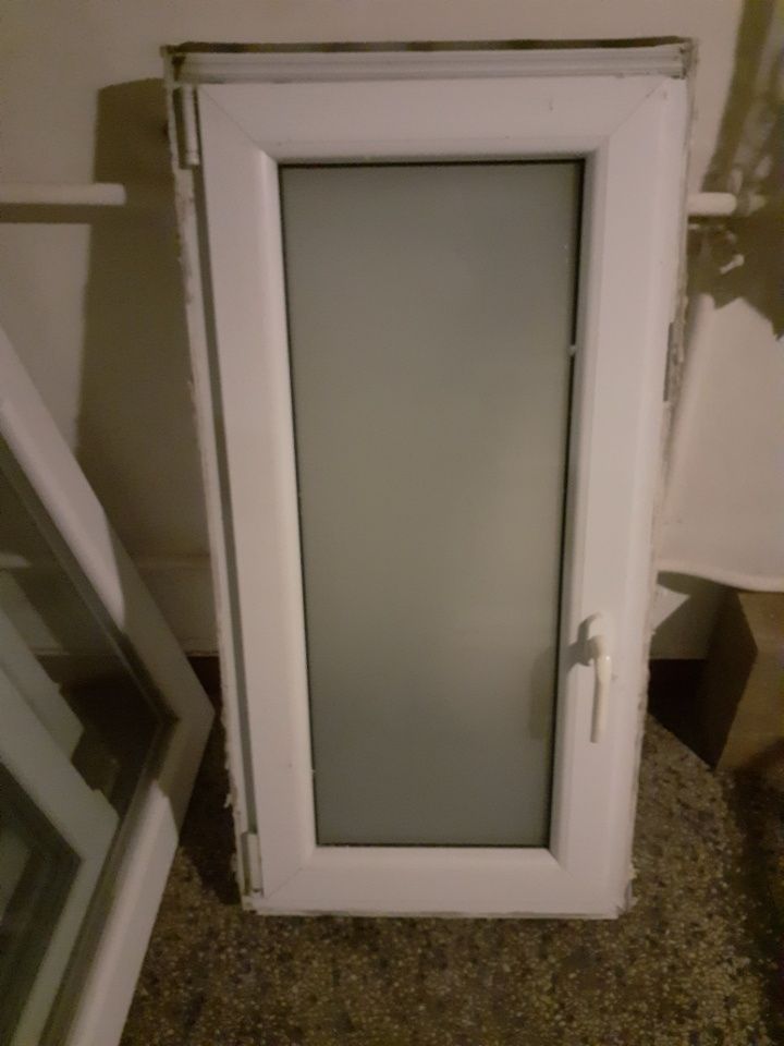 Okna PCV białe ładne okna  drzwi balkonowe moskitiera