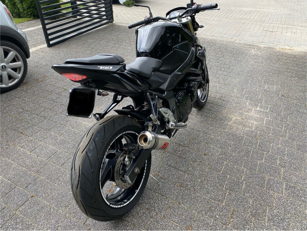 Suzuki gsr750 rok 2011