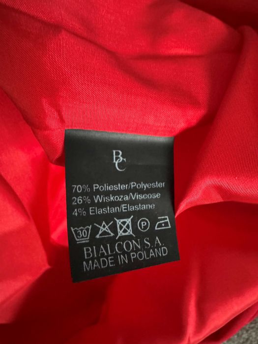 Czerwona sukienka wizytowa