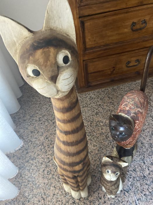 Gatos em madeira
