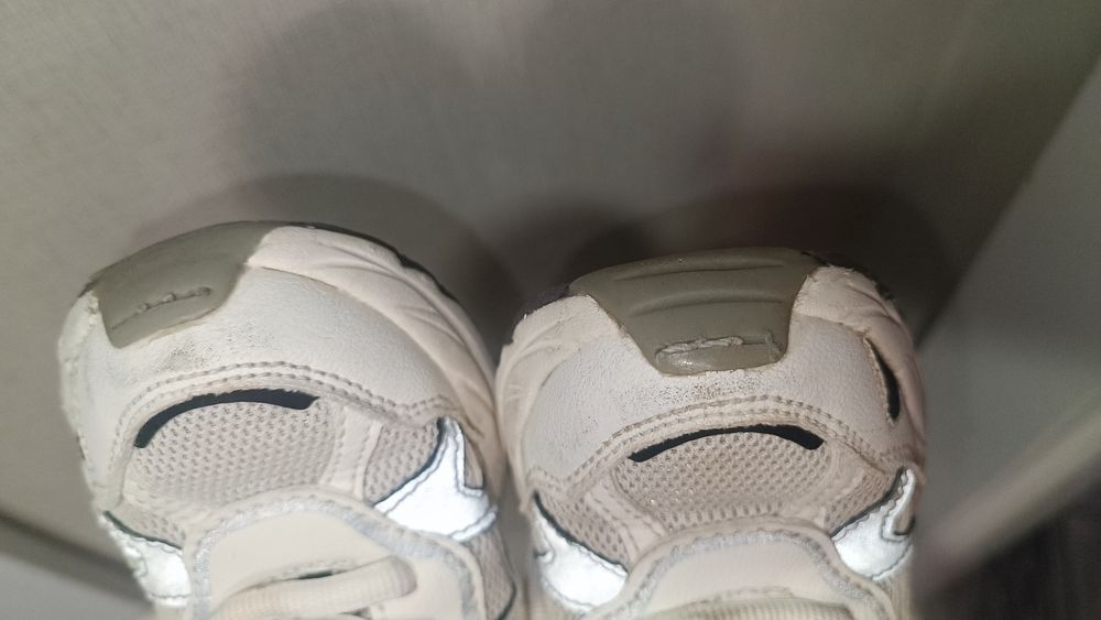 Продам кроссовкт Zara  и Rockport