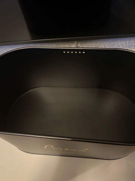 Chlebak z pokrywką  bambusową - deska do krojenia, czarny Altom Design