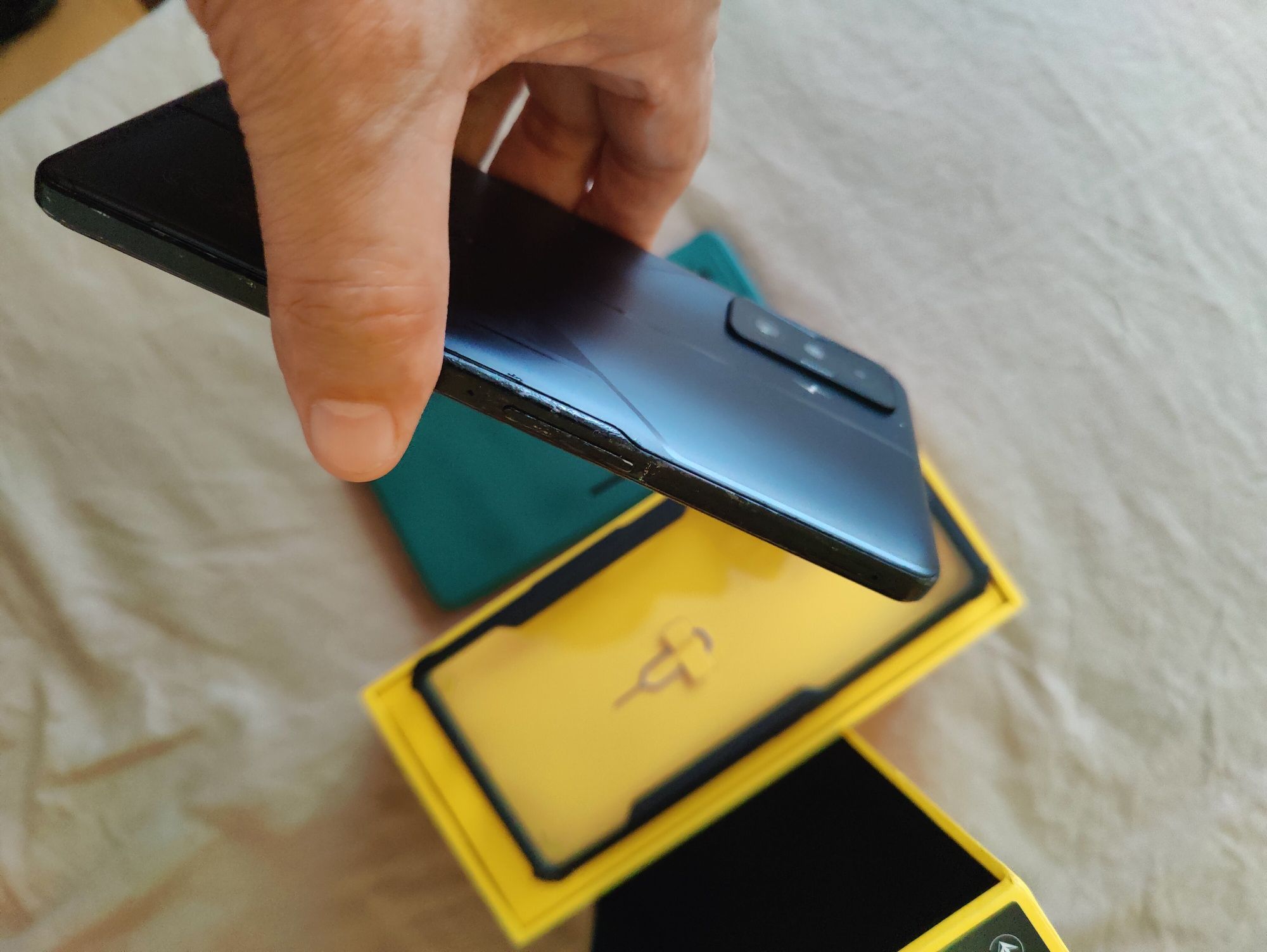 Sprzedam gamingowy smartfon Xiaomi Poco F4 gt. 12/256. Stan BDB