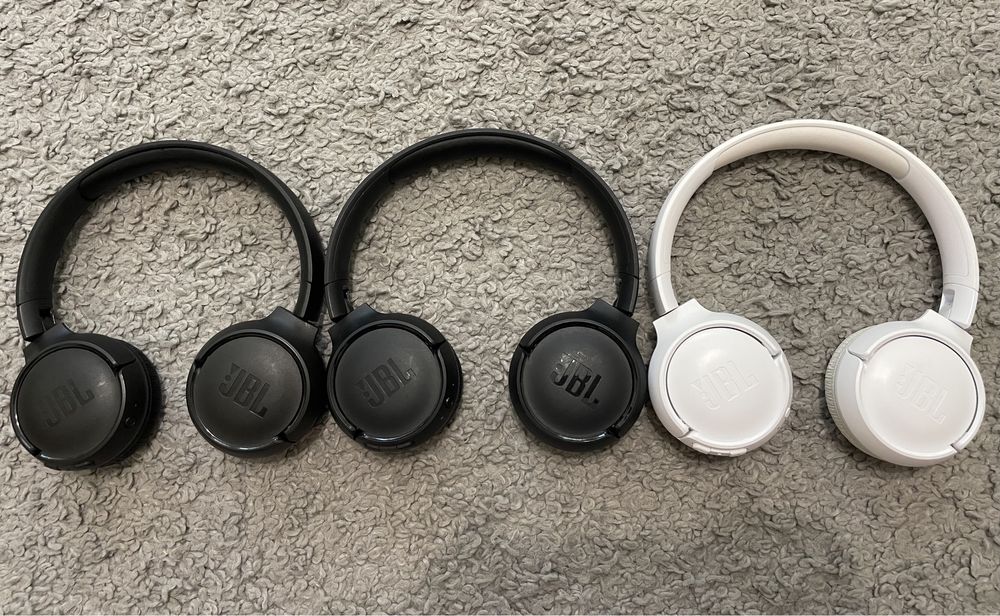 Лот безпровідні навушники JBL