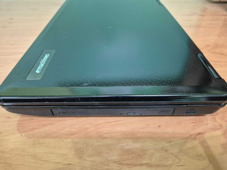 Laptop ACER eMachines E725