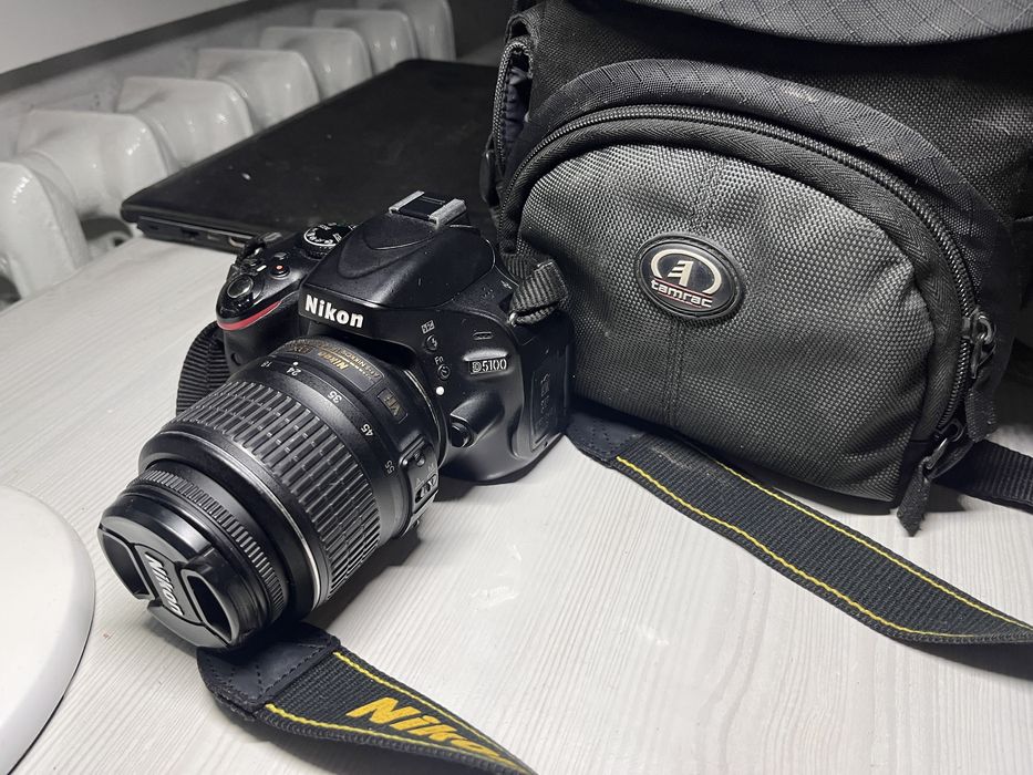 фотоапарат Nikon D5100, зарядка + сумка