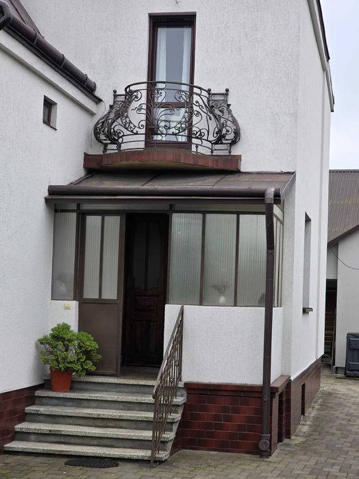 Особняк Городок в.Мазепи знаходиться в гарному з багатою зеленню місці