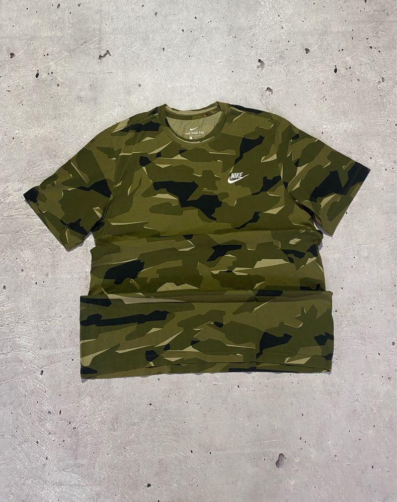 Футболка nike tee , камуфляж , outdoor , gorpcore