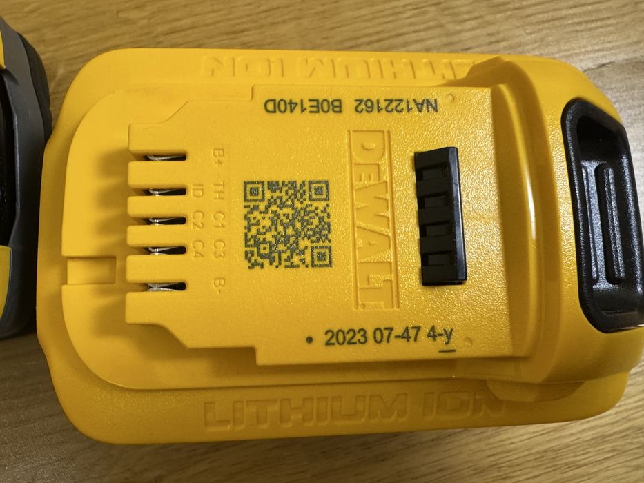 Акумулятор батарея dewalt powerstack dcbp520