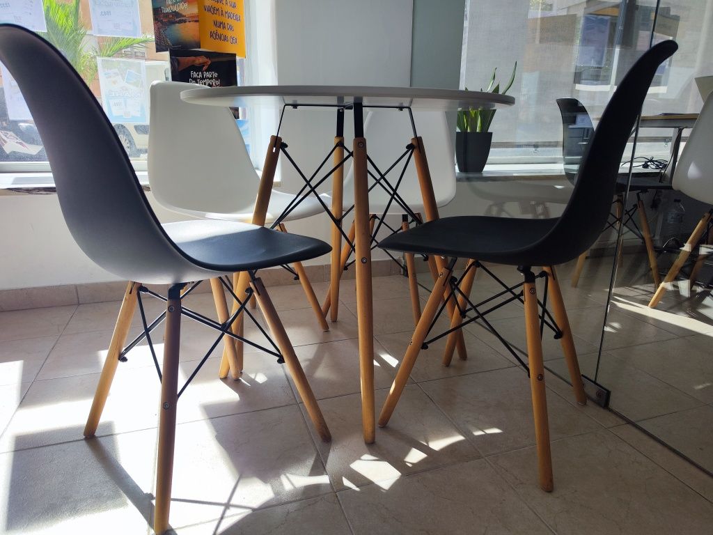 Conjunto de Mesa redonda com 4 cadeiras