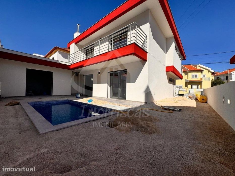 Moradia T4+1 com piscina no Bairro da Primavera, Santa Iria de Azóia
