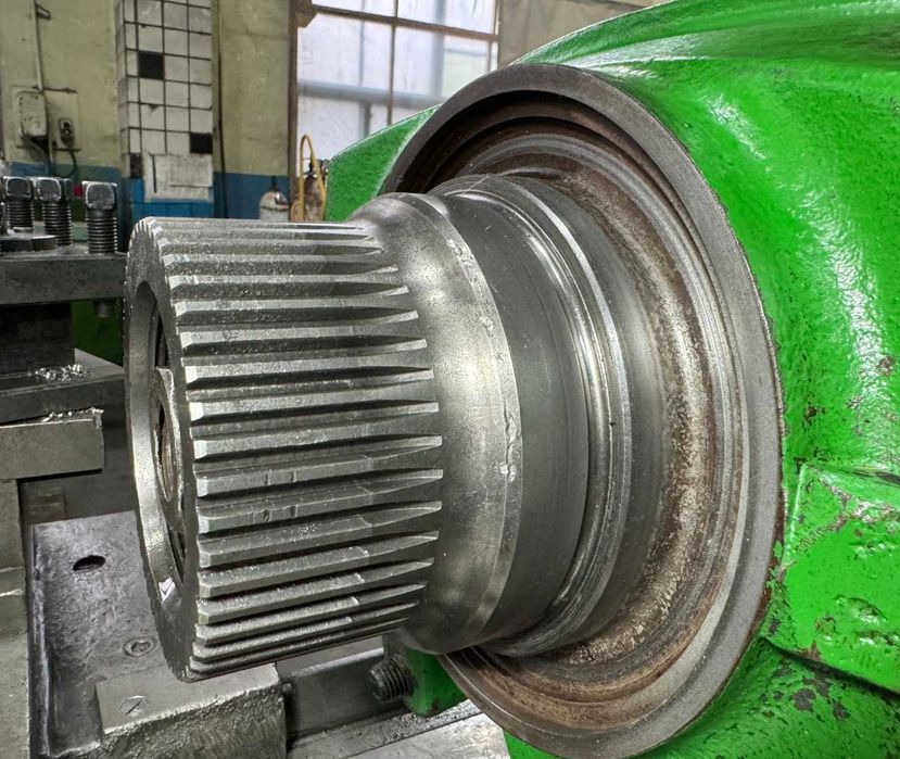 Кулаки поворотні трактора John Deere R135865  Відновлення, реставрація