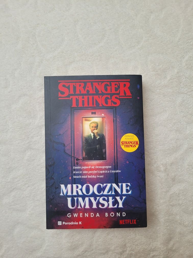 Książka Stranger Things "Mroczne Umysły"