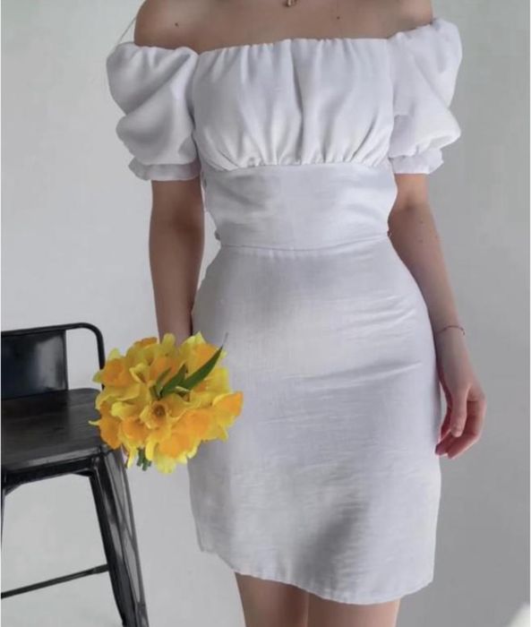 Сукня плаття з відкритою спинкою під zara