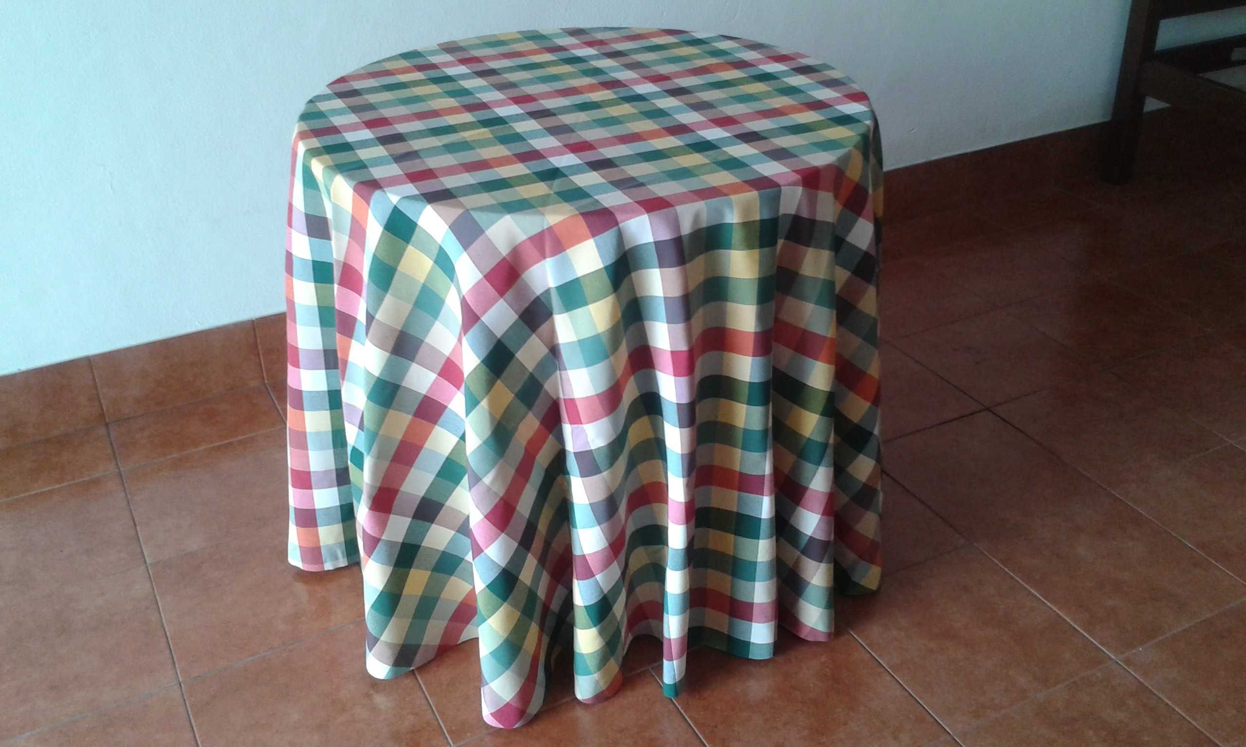 Mesa redonda desmontável para camilha (95x82 cm)