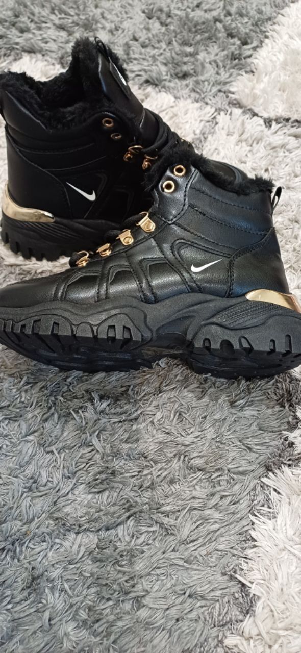 Nowe zimowe buty damskie