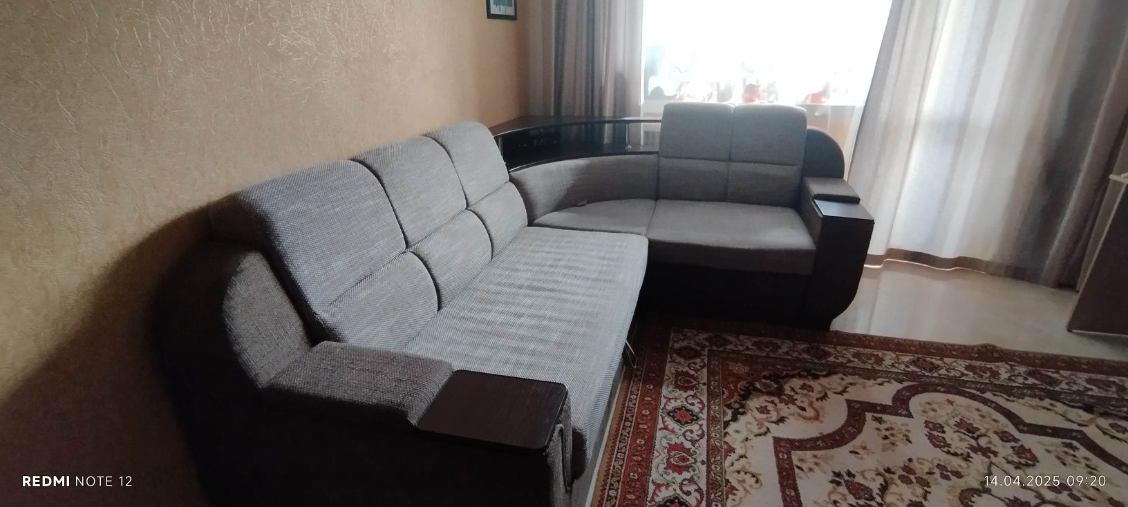 Угловой диван в гостиную