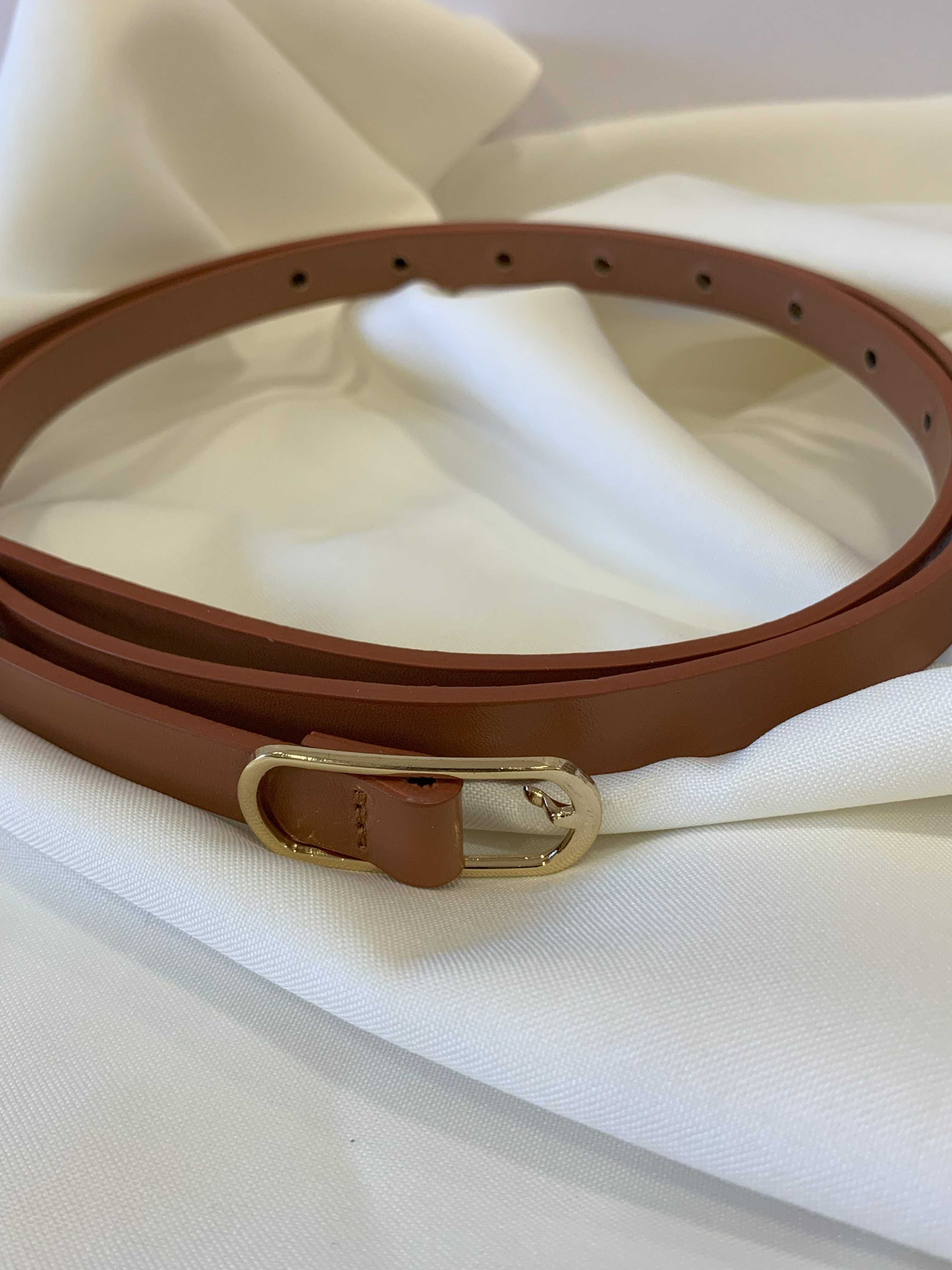 Cinto Castanho com Fivela Dourada – Aproximadamente 120 cm