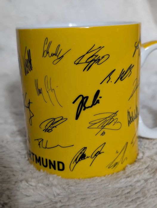 Kubek Borussia Dortmund 2011/2012 autografy drużyny BVB 09