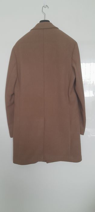 NOWY wełniany płaszcz męski o kroju slim fit z firmy MANGO