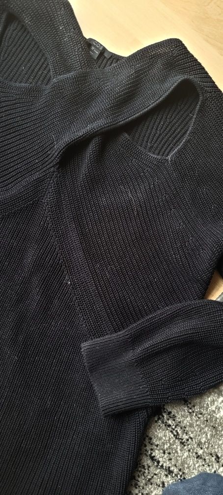 COS L sweter z oryginalnym dekoltem bawełna