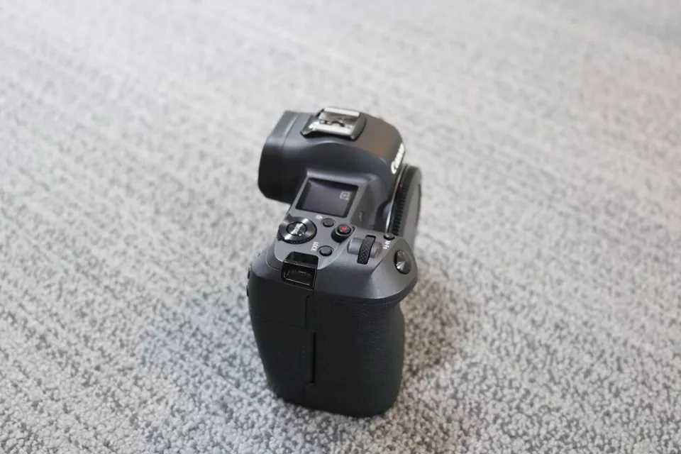 Canon EOS R body (bez obiektywu)
