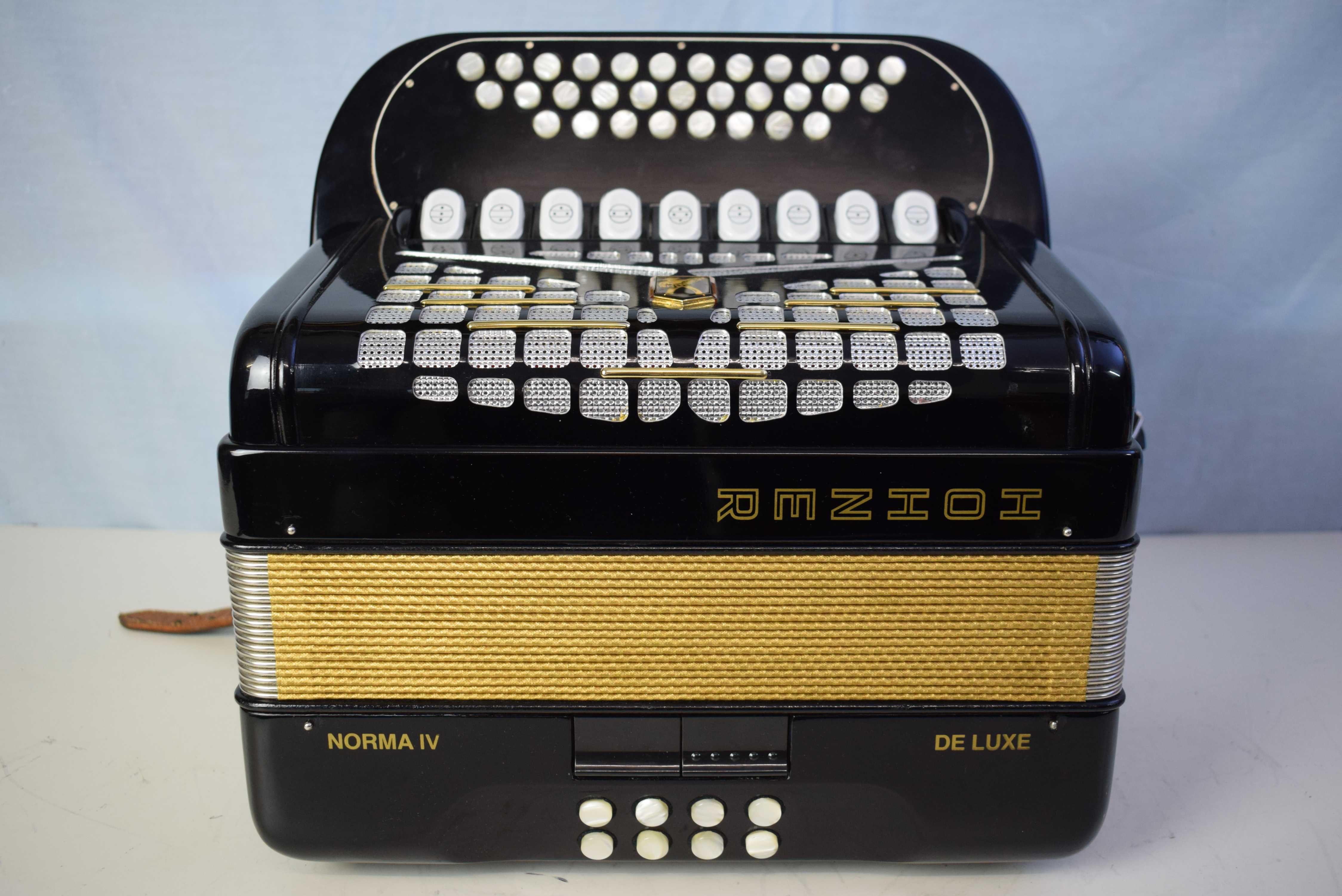 Hohner Norma IV 4 Voz. Com Mala